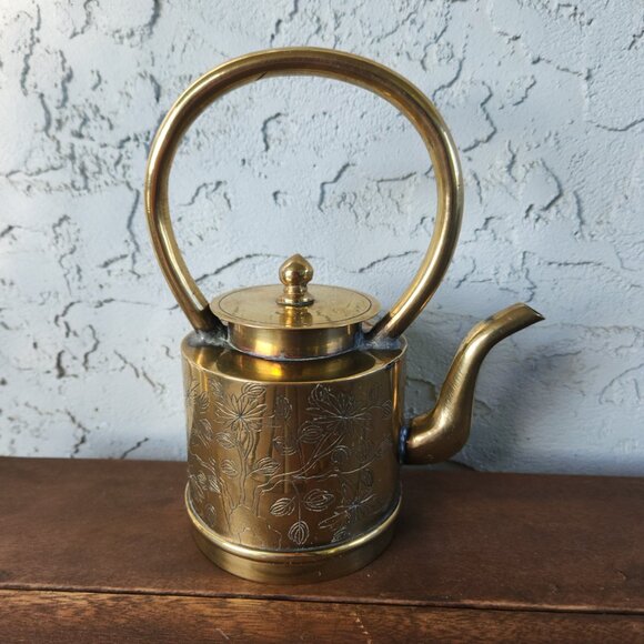Antique Chinese Brass Teapot | Hand-Etched Floral | Round Handle | c.1890–1920 - Picture 2 of 10